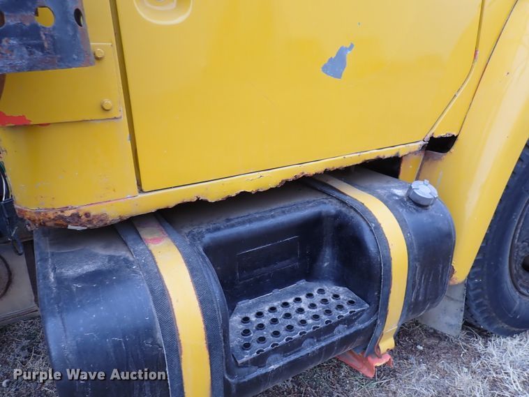 image for item DN2478 1981 International 1754  water truck