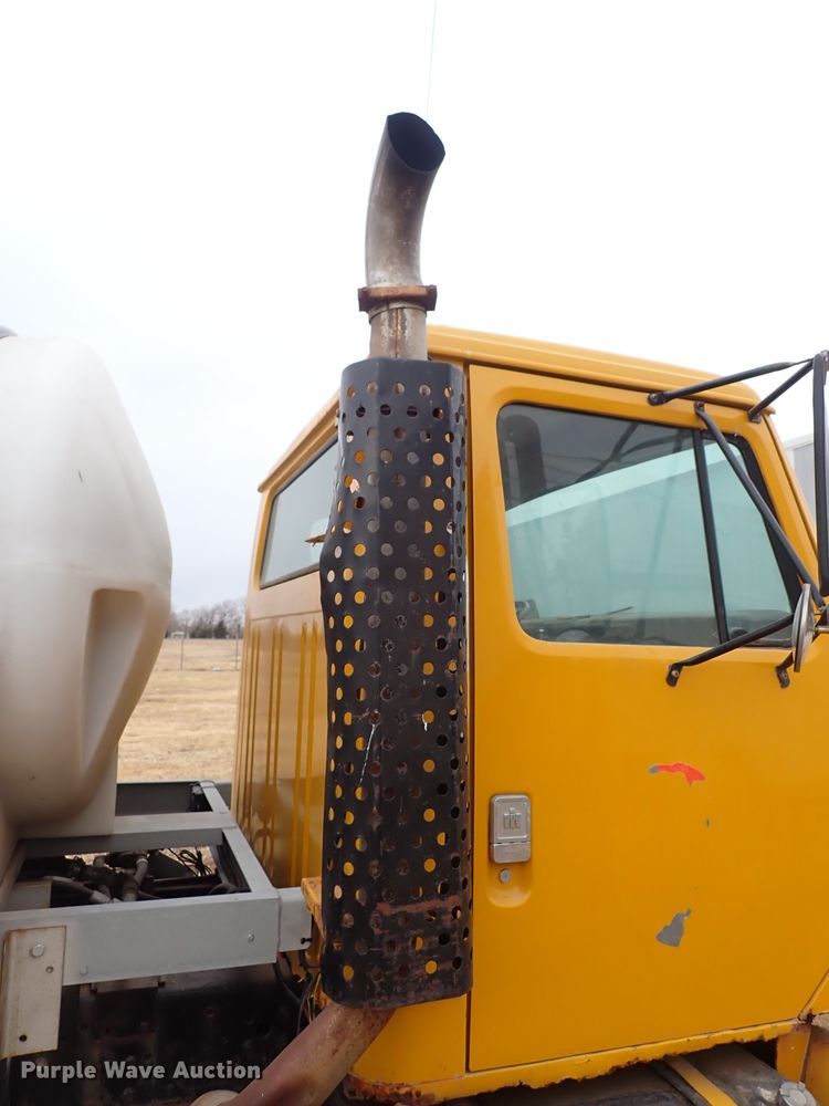 image for item DN2478 1981 International 1754  water truck