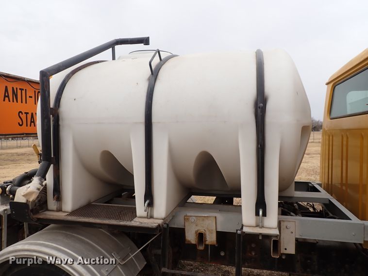 image for item DN2478 1981 International 1754  water truck