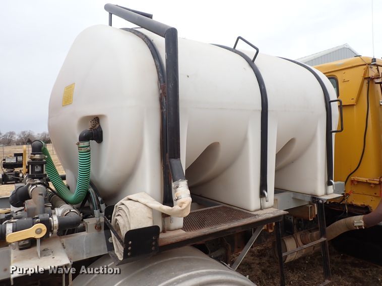 image for item DN2478 1981 International 1754  water truck