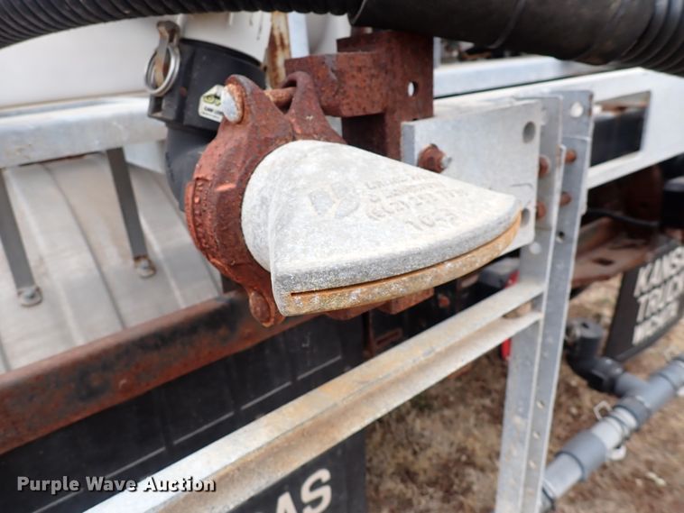 image for item DN2478 1981 International 1754  water truck