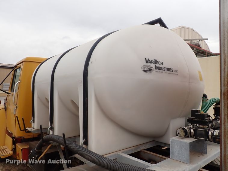 image for item DN2478 1981 International 1754  water truck