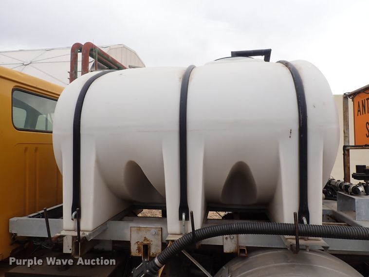 image for item DN2478 1981 International 1754  water truck