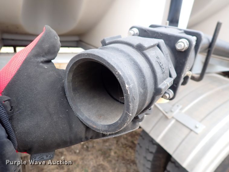 image for item DN2478 1981 International 1754  water truck