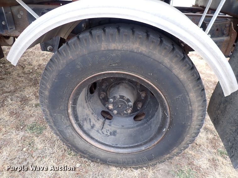 image for item DN2478 1981 International 1754  water truck