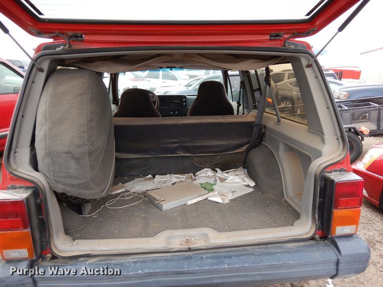 image for item DR1085 1996 Jeep Cherokee  SUV