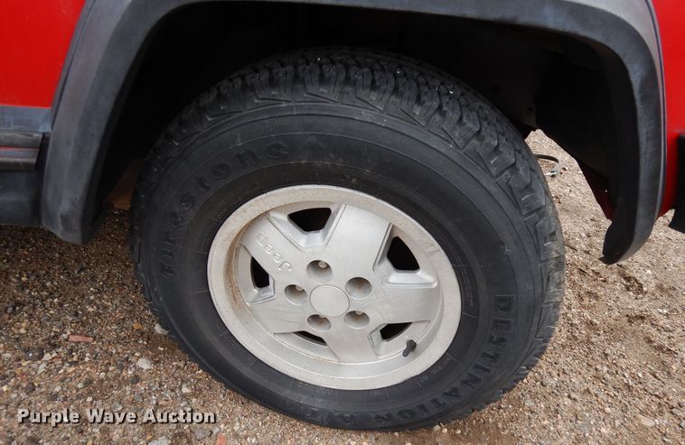 image for item DR1085 1996 Jeep Cherokee  SUV