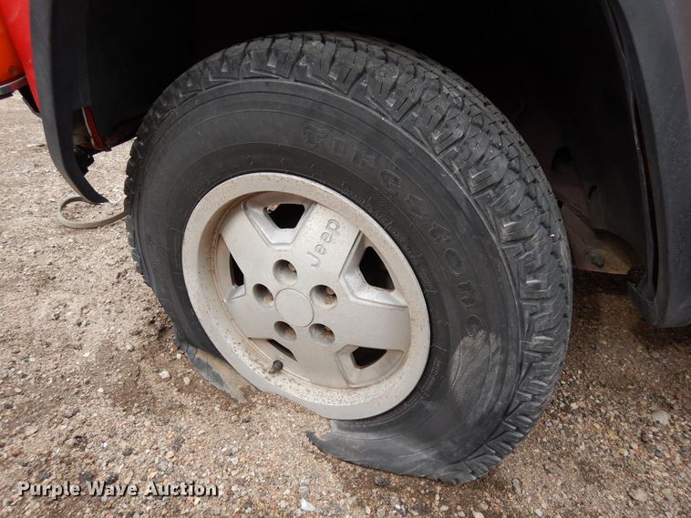 image for item DR1085 1996 Jeep Cherokee  SUV