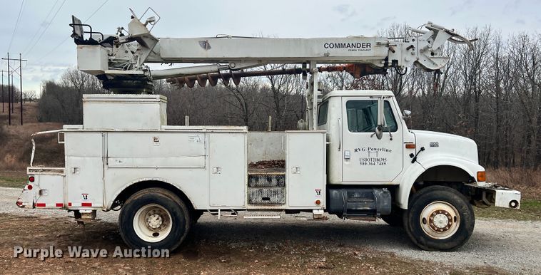 image for item ID9645 2002 International 4800  digger derrick truck