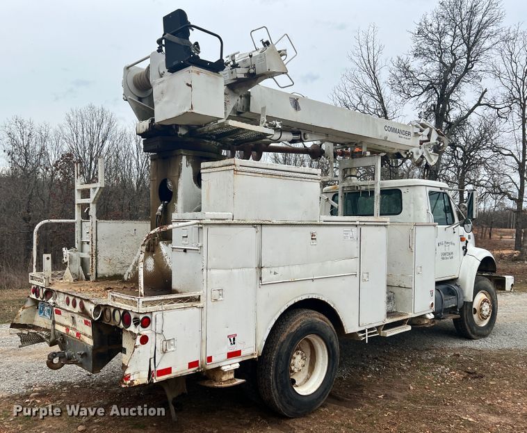 image for item ID9645 2002 International 4800  digger derrick truck