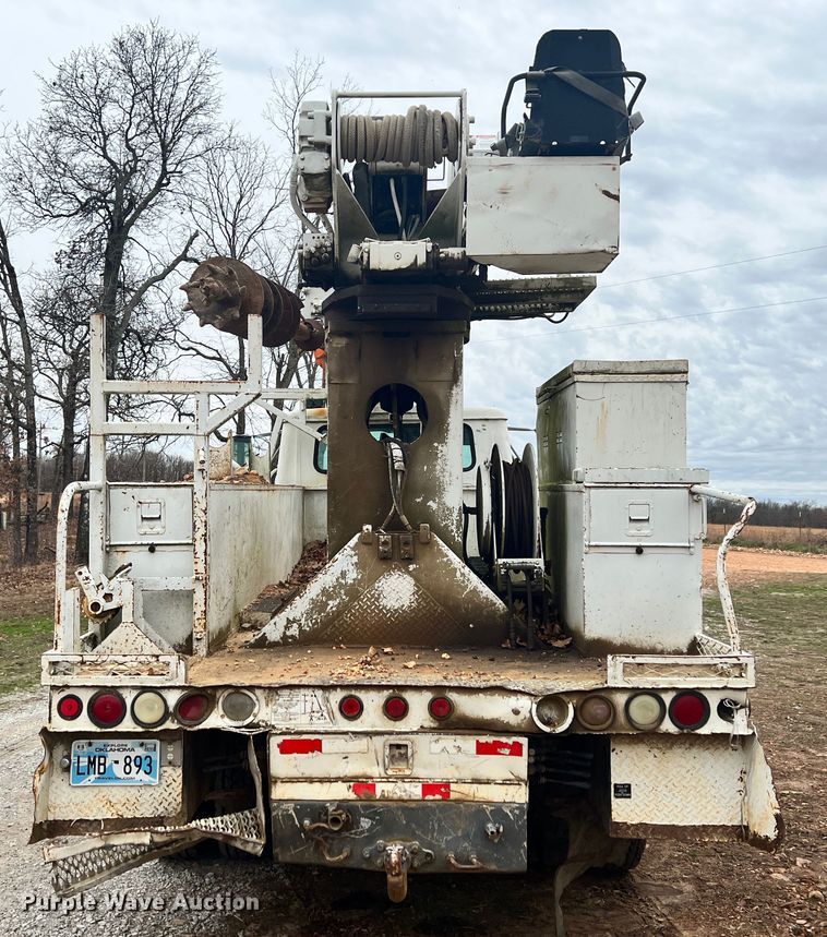 image for item ID9645 2002 International 4800  digger derrick truck