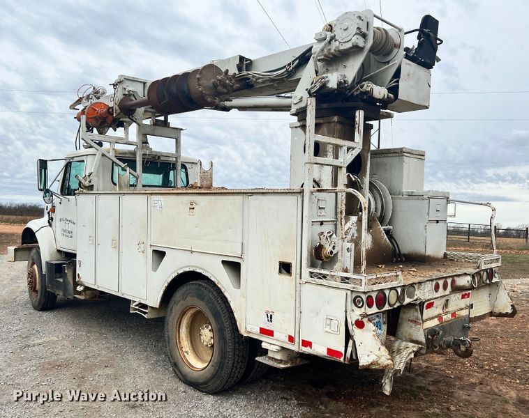 image for item ID9645 2002 International 4800  digger derrick truck