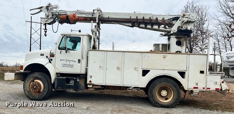 image for item ID9645 2002 International 4800  digger derrick truck