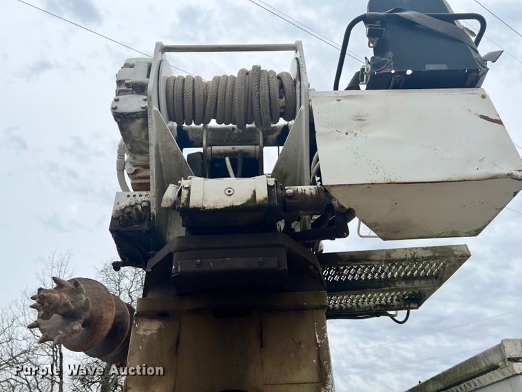 image for item ID9645 2002 International 4800  digger derrick truck