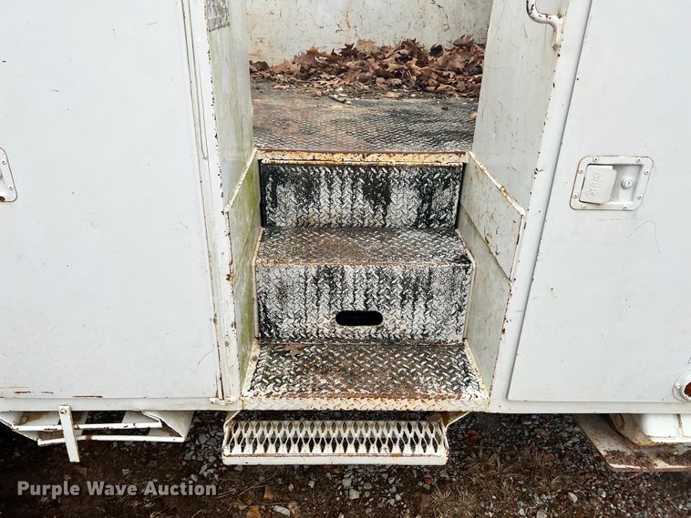 image for item ID9645 2002 International 4800  digger derrick truck