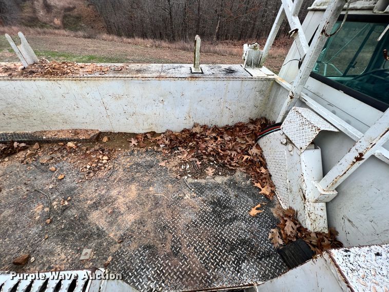 image for item ID9645 2002 International 4800  digger derrick truck