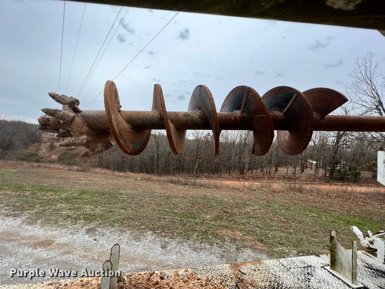 image for item ID9645 2002 International 4800  digger derrick truck