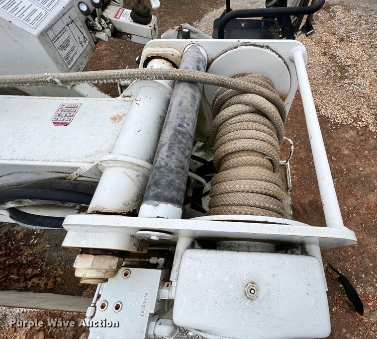 image for item ID9645 2002 International 4800  digger derrick truck