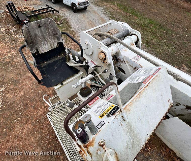 image for item ID9645 2002 International 4800  digger derrick truck