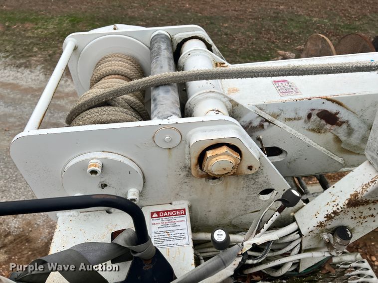 image for item ID9645 2002 International 4800  digger derrick truck