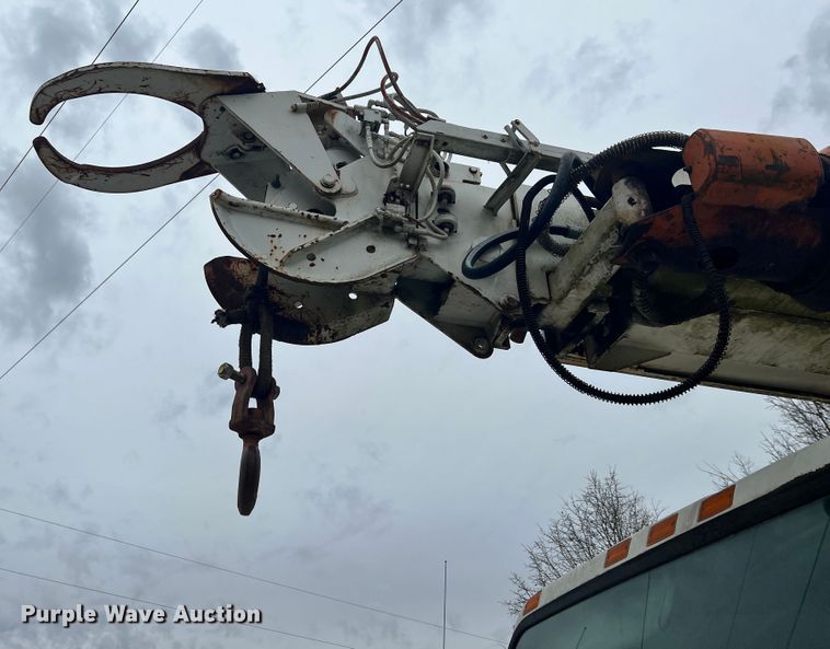 image for item ID9645 2002 International 4800  digger derrick truck