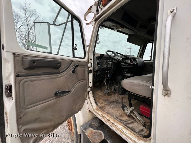 image for item ID9645 2002 International 4800  digger derrick truck