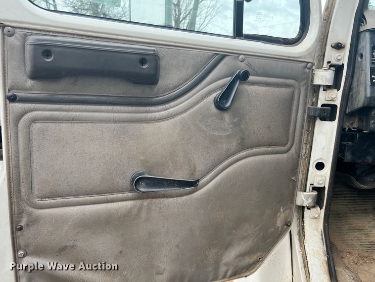 image for item ID9645 2002 International 4800  digger derrick truck