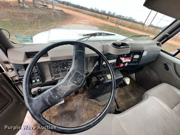 image for item ID9645 2002 International 4800  digger derrick truck