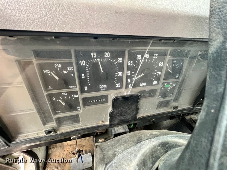 image for item ID9645 2002 International 4800  digger derrick truck