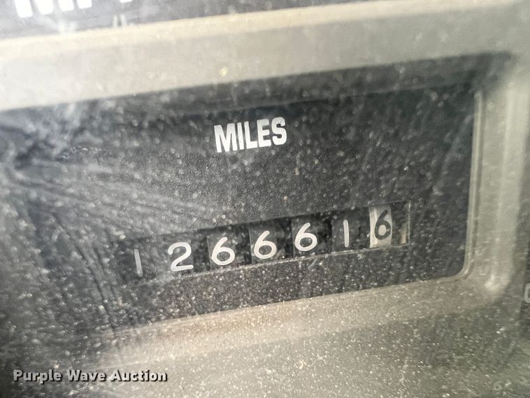 image for item ID9645 2002 International 4800  digger derrick truck