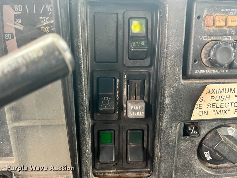 image for item ID9645 2002 International 4800  digger derrick truck