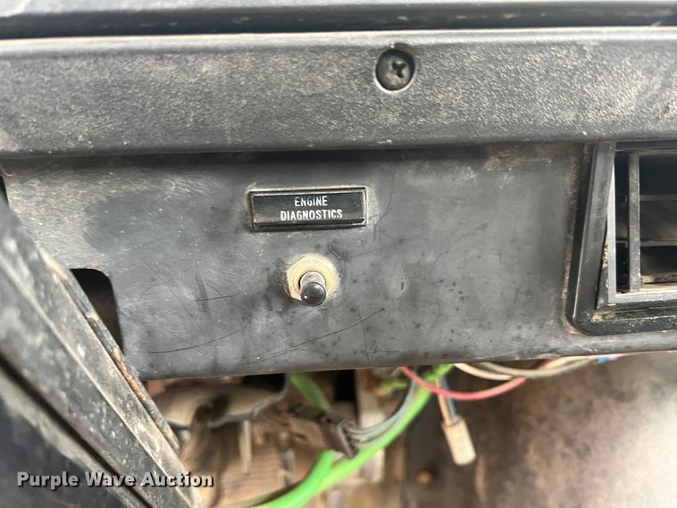 image for item ID9645 2002 International 4800  digger derrick truck