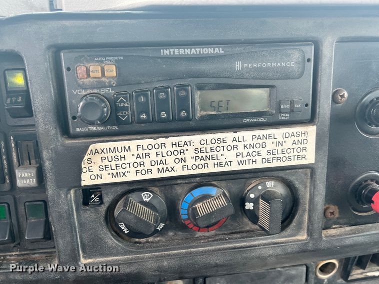 image for item ID9645 2002 International 4800  digger derrick truck