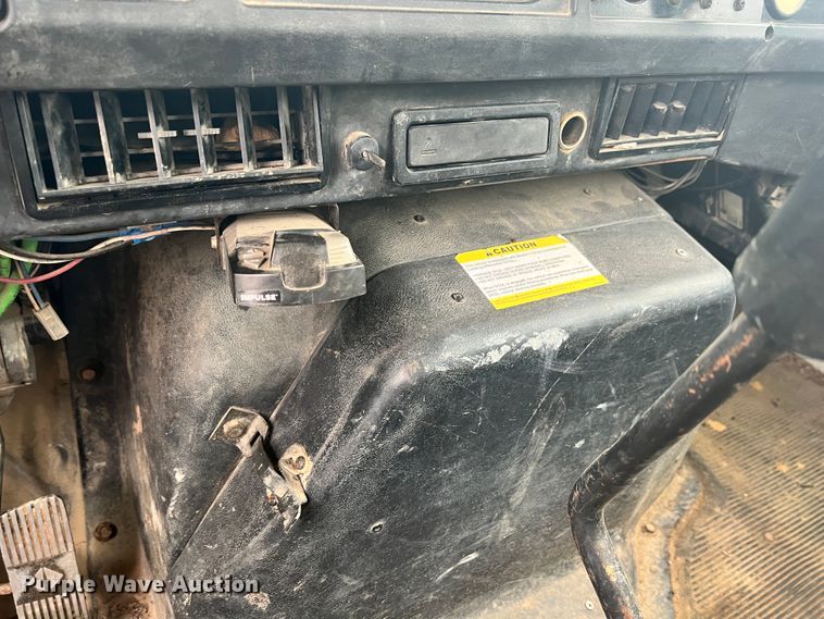 image for item ID9645 2002 International 4800  digger derrick truck