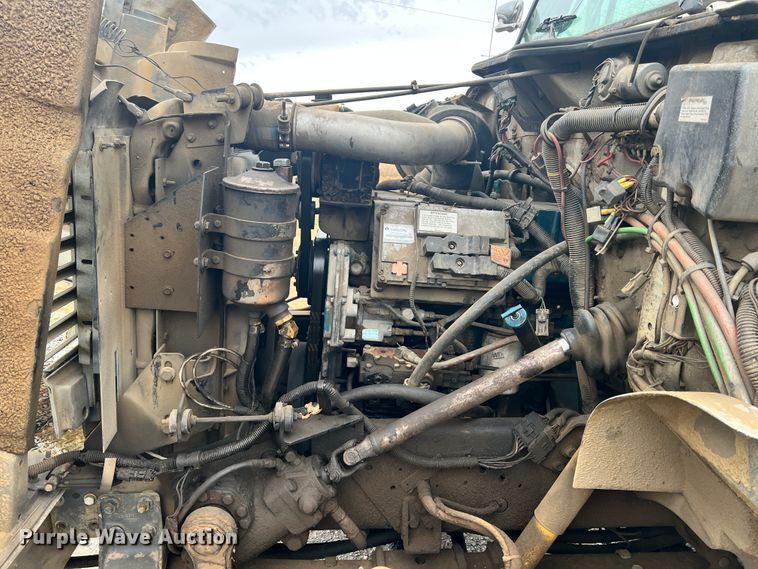 image for item ID9645 2002 International 4800  digger derrick truck