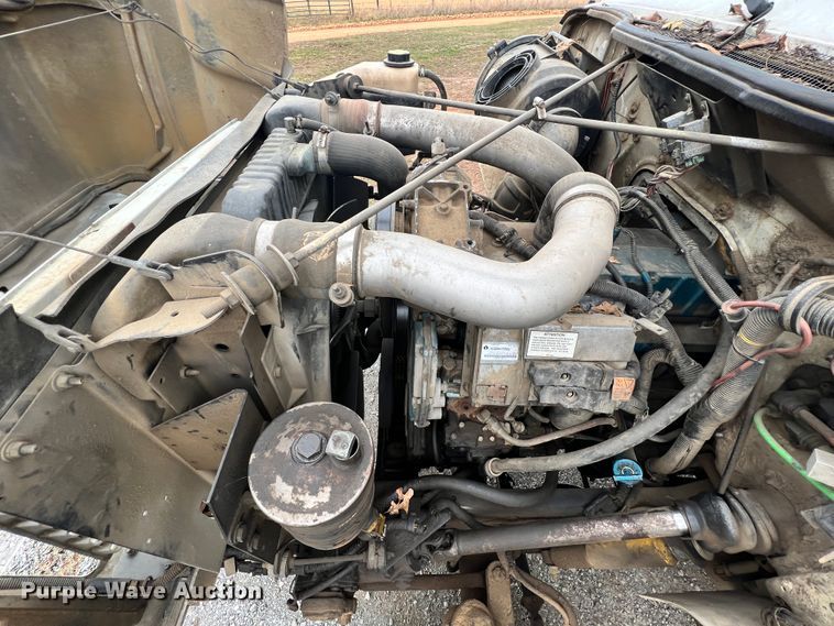 image for item ID9645 2002 International 4800  digger derrick truck