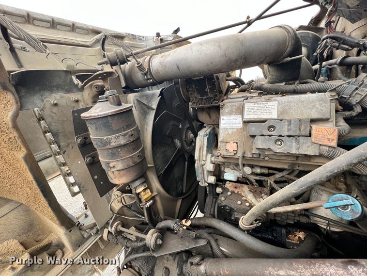 image for item ID9645 2002 International 4800  digger derrick truck