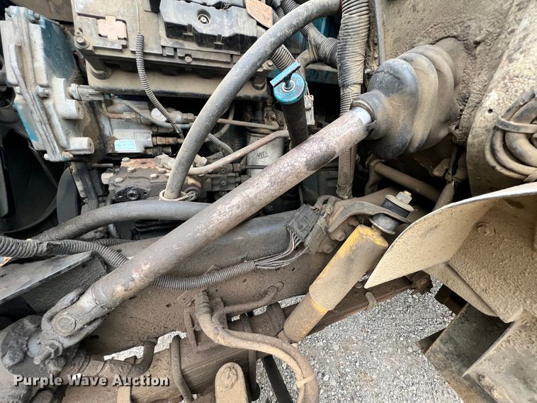 image for item ID9645 2002 International 4800  digger derrick truck