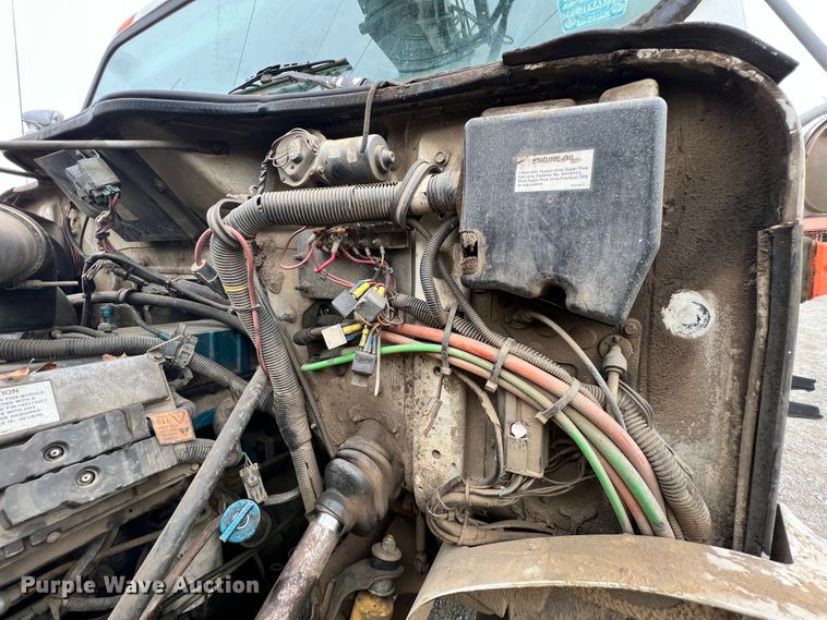 image for item ID9645 2002 International 4800  digger derrick truck