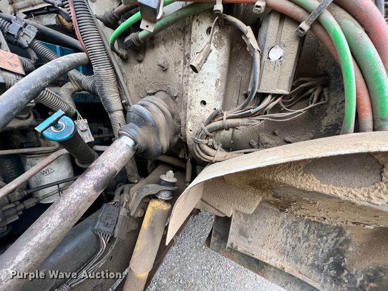 image for item ID9645 2002 International 4800  digger derrick truck