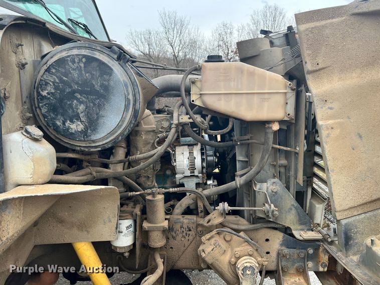 image for item ID9645 2002 International 4800  digger derrick truck