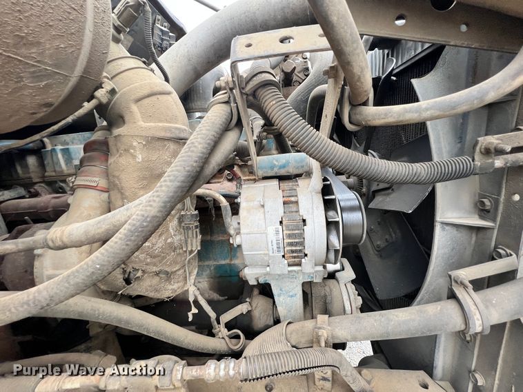 image for item ID9645 2002 International 4800  digger derrick truck