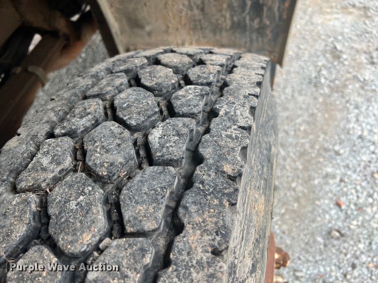 image for item ID9645 2002 International 4800  digger derrick truck