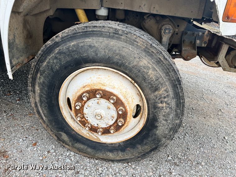 image for item ID9645 2002 International 4800  digger derrick truck