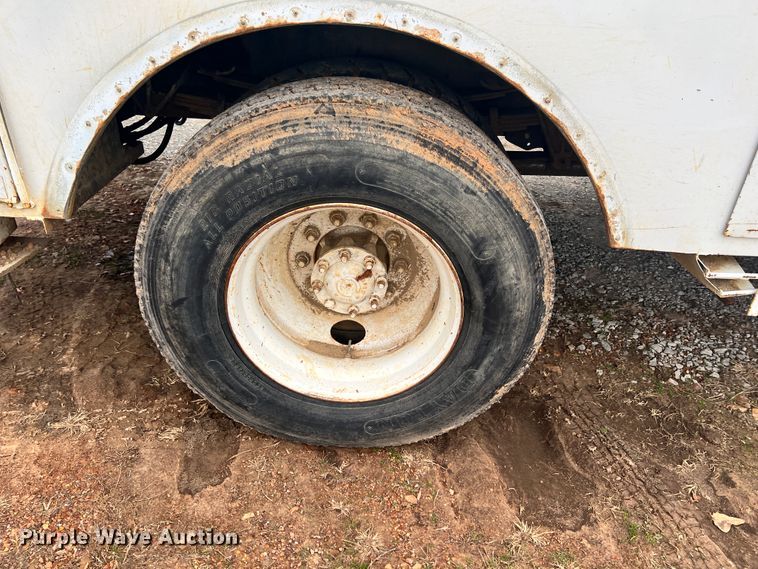 image for item ID9645 2002 International 4800  digger derrick truck