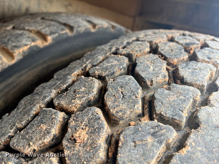 image for item ID9645 2002 International 4800  digger derrick truck