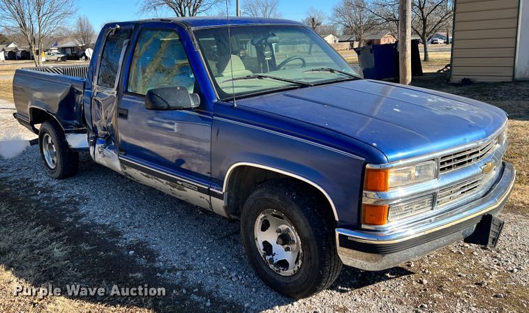 image for item ID9652 1997 Chevrolet C1500  Ext. Cab pickup truck