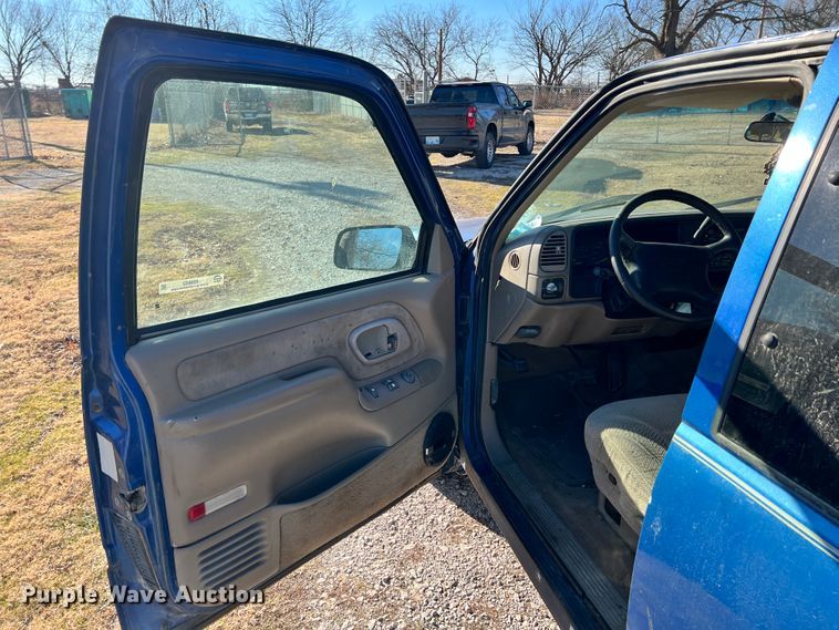 image for item ID9652 1997 Chevrolet C1500  Ext. Cab pickup truck