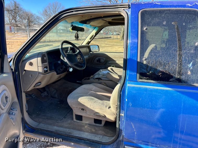 image for item ID9652 1997 Chevrolet C1500  Ext. Cab pickup truck