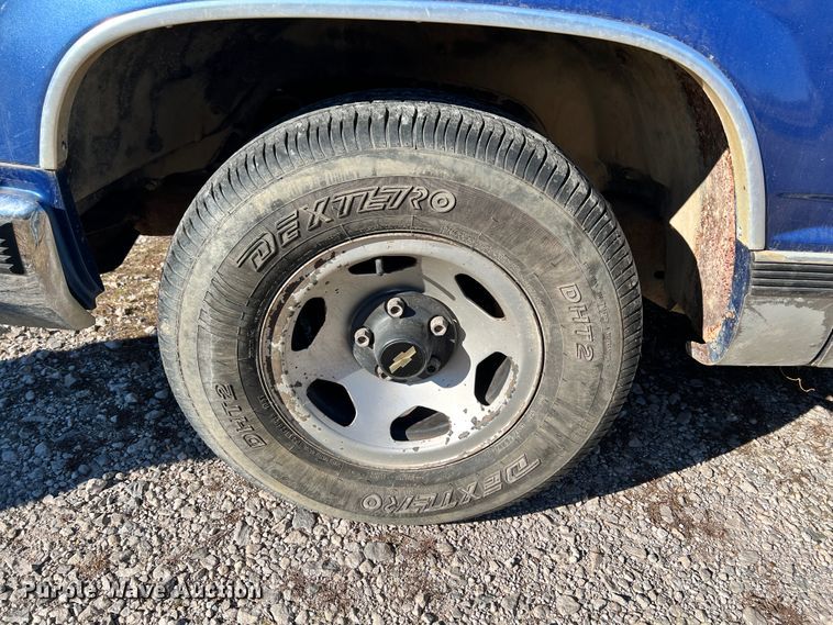 image for item ID9652 1997 Chevrolet C1500  Ext. Cab pickup truck